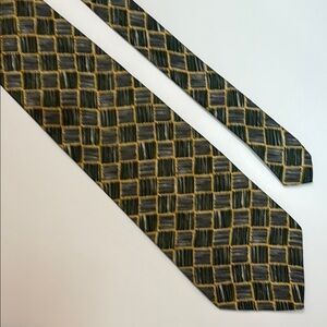 Bill Blass Green and Gold Geometric Silk Tie 57 X 3.75